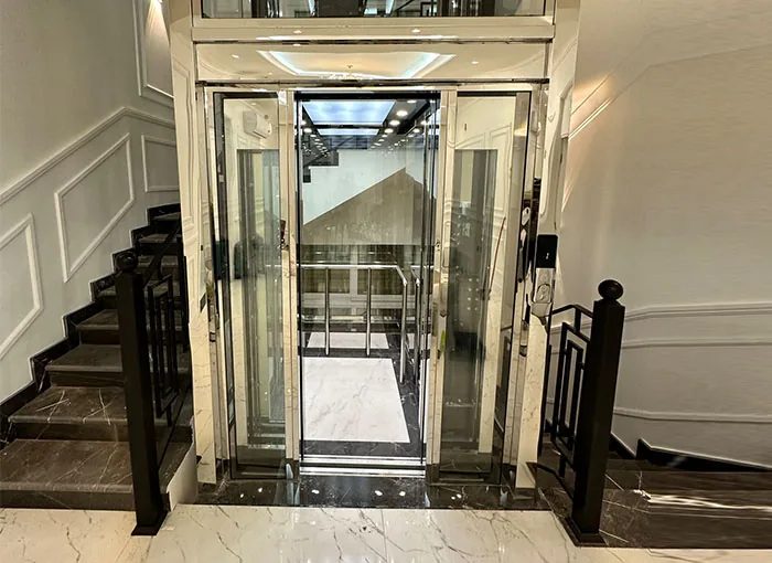 Square panoramic elevator
